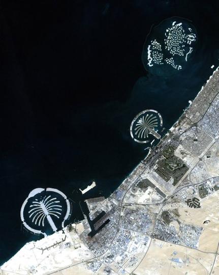 Avant et aprs: Knstliche Inseln vor Dubai (2001 & 2012)