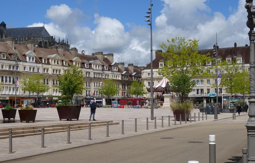 Pin's Nouvelles Galeries Beauvais – Place Jeanne Hachette – Époxy – Collection